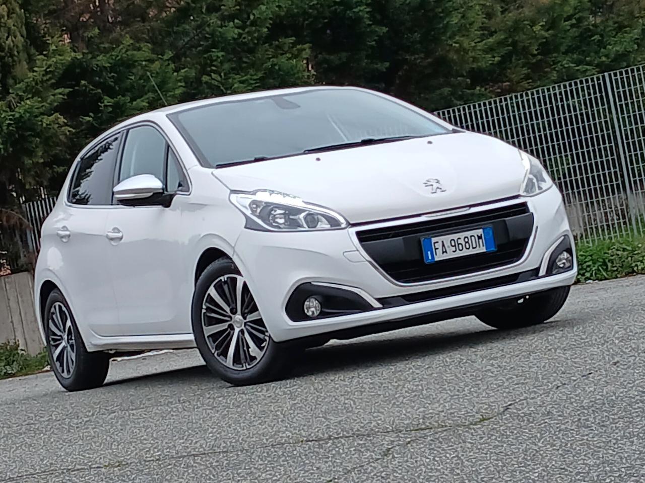 Peugeot 208 KM 81 000 EURO 6B PARI AL NUOVO