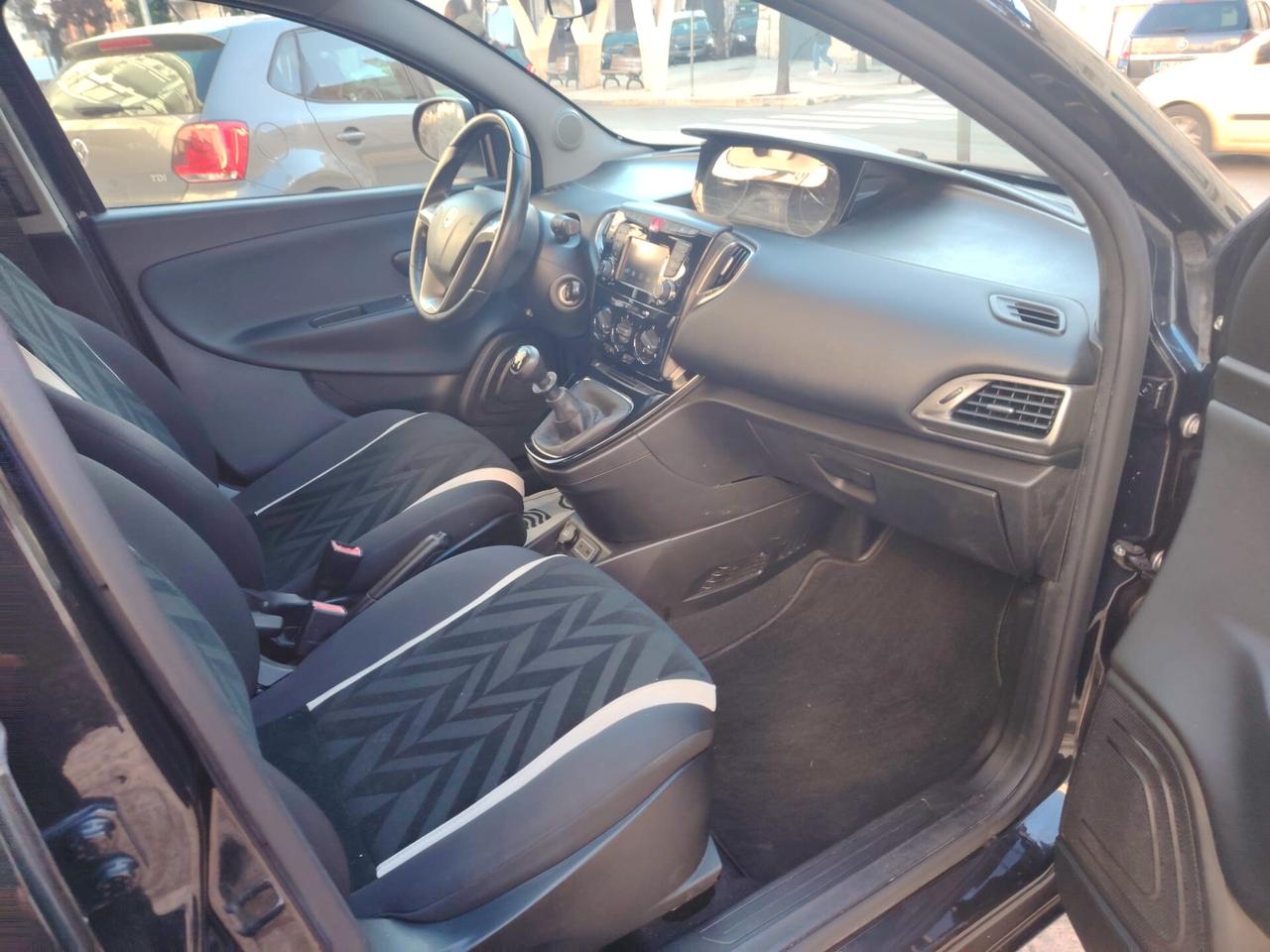 Lancia Ypsilon 1.2 69 CV 5 porte Gold