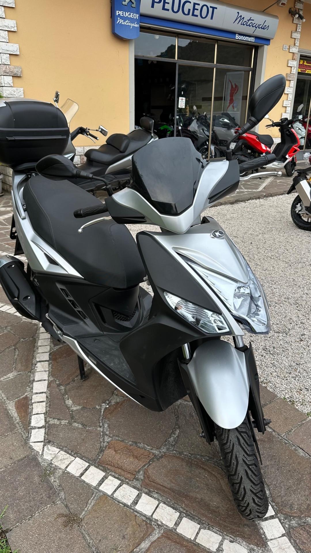 Kymco Agility 125 R 16 Plus Parabrezza e bauletto