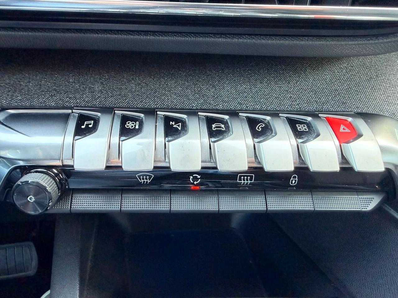 Peugeot 3008 1.5 HDi 130 EAT8 ALLURE - FULL LED/KEYLESS