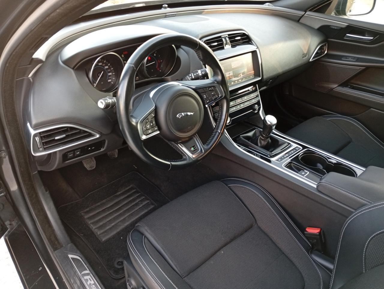 Jaguar XE 2.0 D Turbo Portfolio