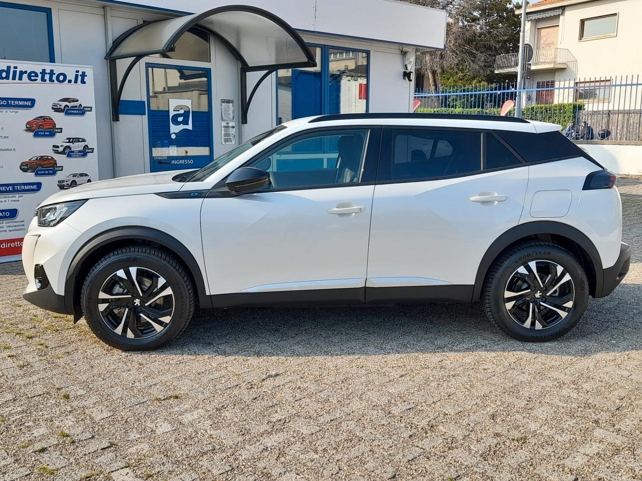 Peugeot 2008 motore elettrico 136 CV Allure Pack