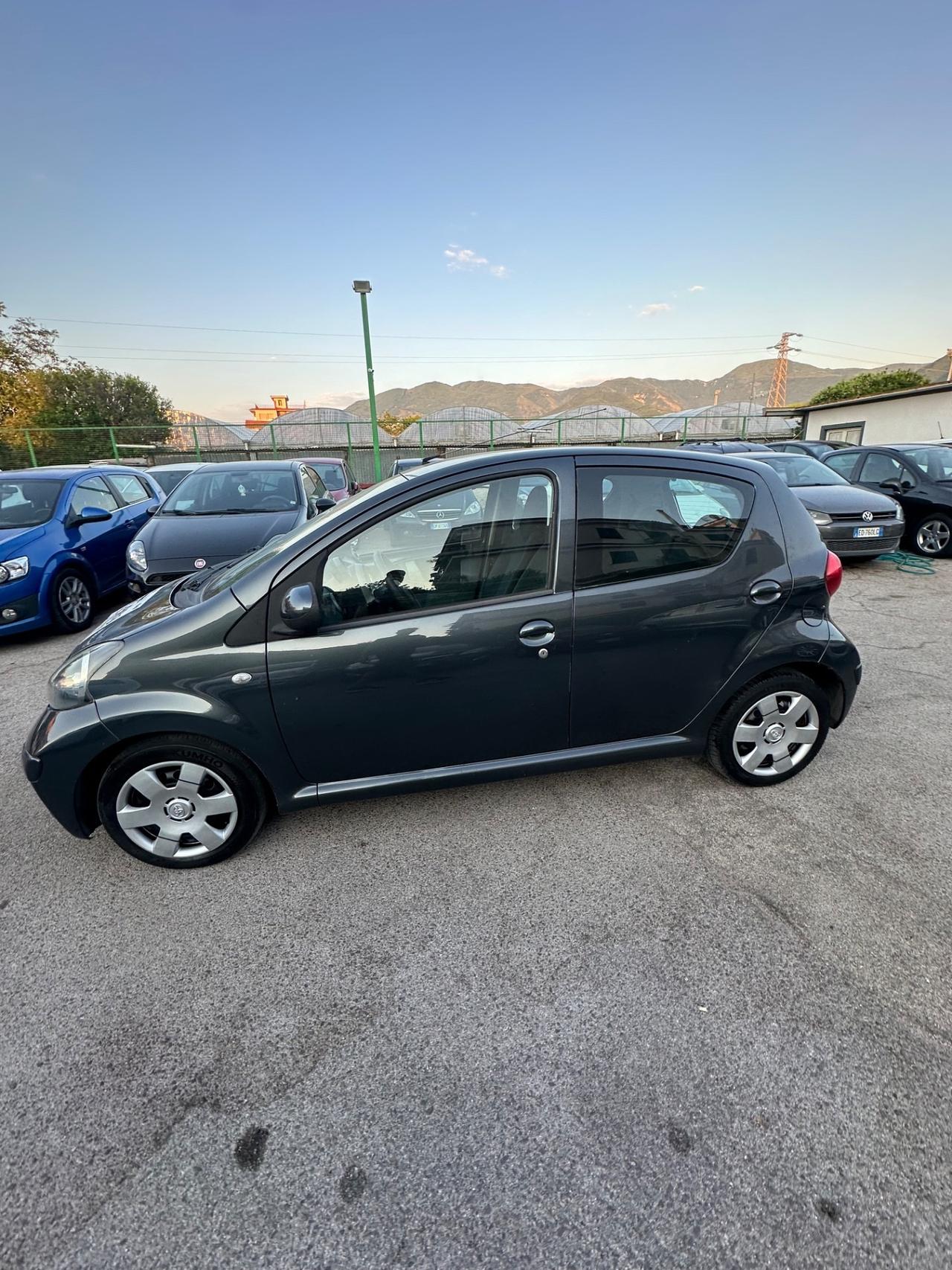 Toyota Aygo 1.0 12V VVT-i 5 porte Sol