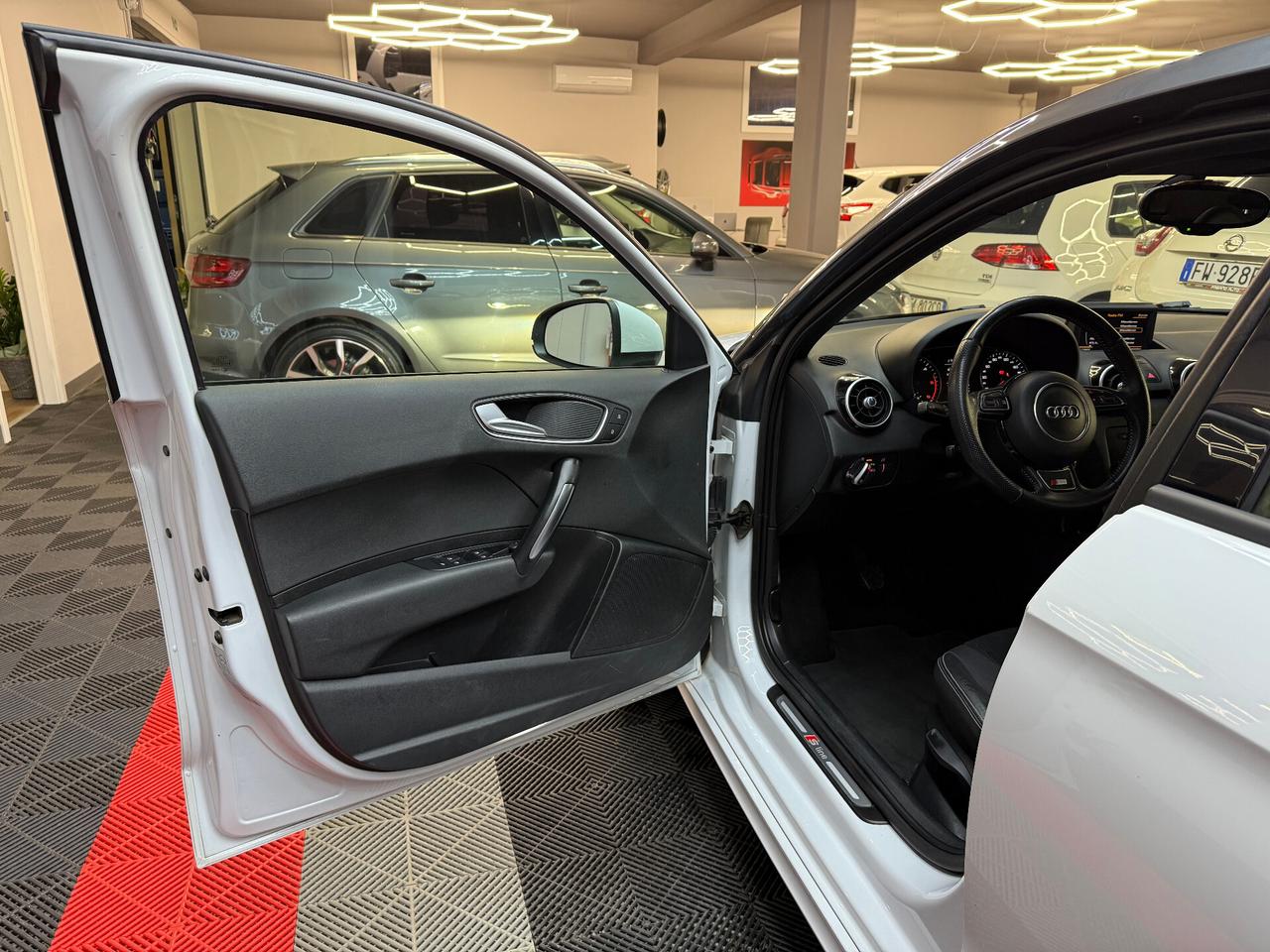 Audi A1 1.6 TDI S-LINE - FABIANOAUTO