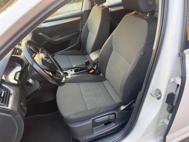 SKODA Octavia 1.6 TDI CR 105 CV DSG Wagon Elegance