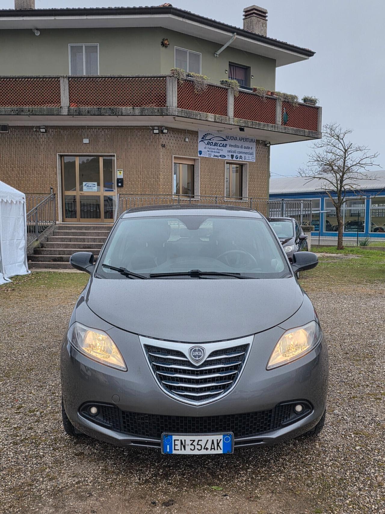 Lancia Ypsilon 1.3 MJT 16V 95 CV 5 porte S&S Platinum FINANZIABILE