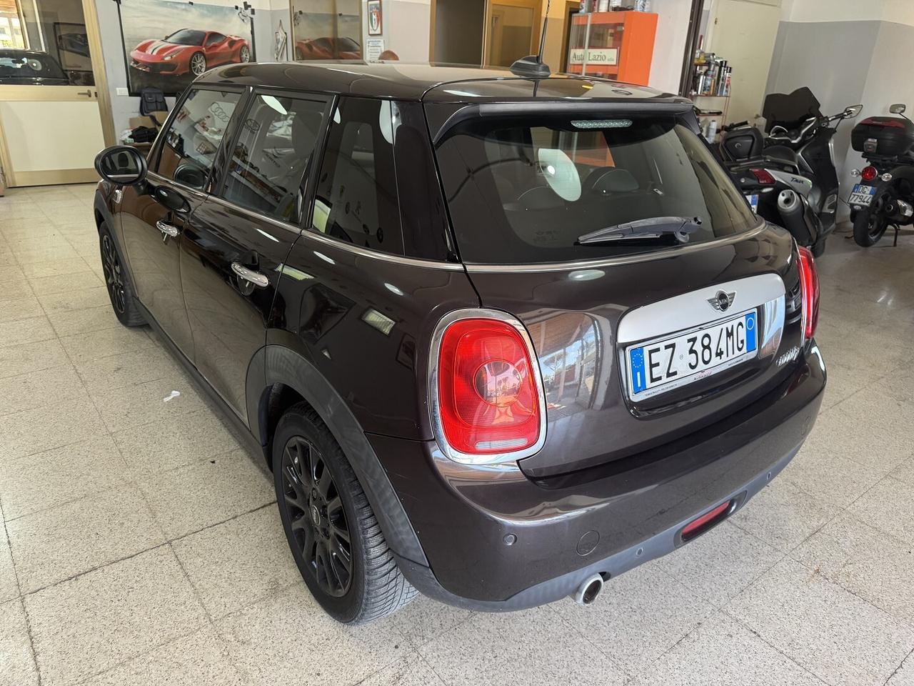Mini Cooper D Businiss XL 1.5 dci 5 porte Navi.