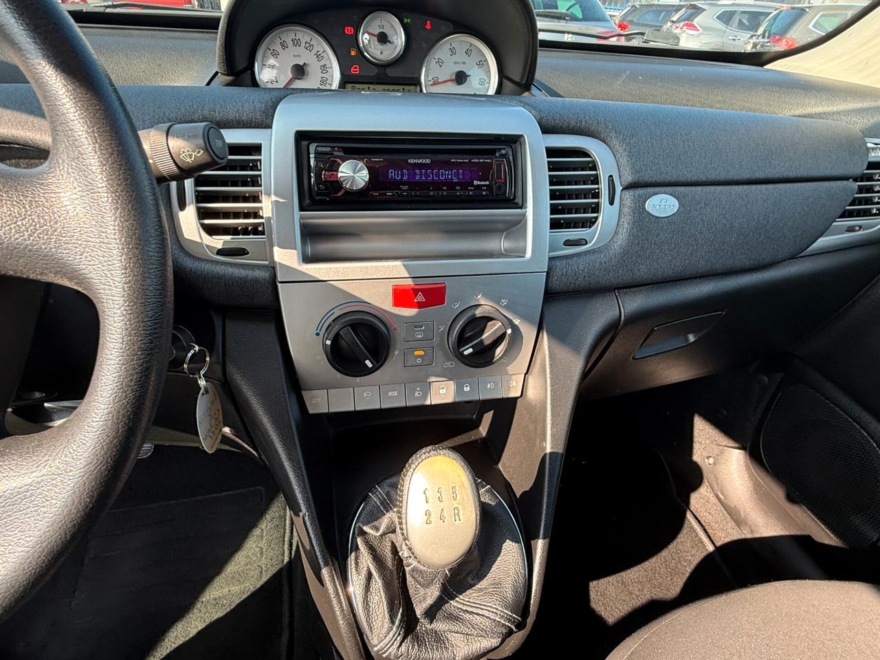 Lancia Ypsilon 1.2 69 CV Unyca