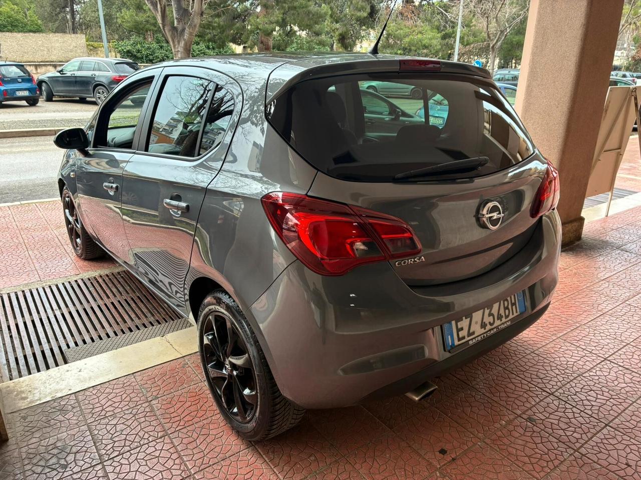 Opel Corsa 1.2 5 porte b-Color