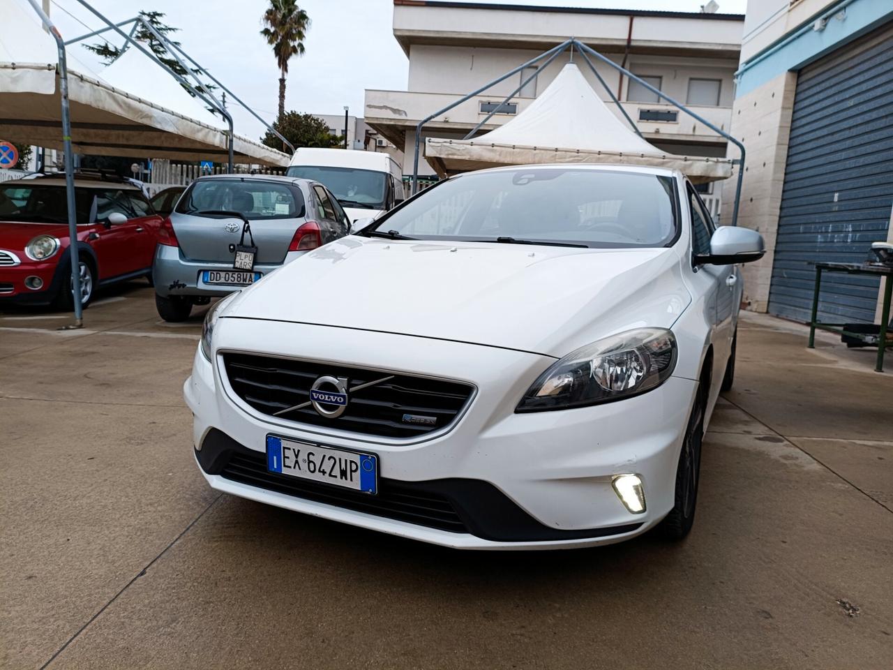 Volvo V40 D2 R-design Momentum