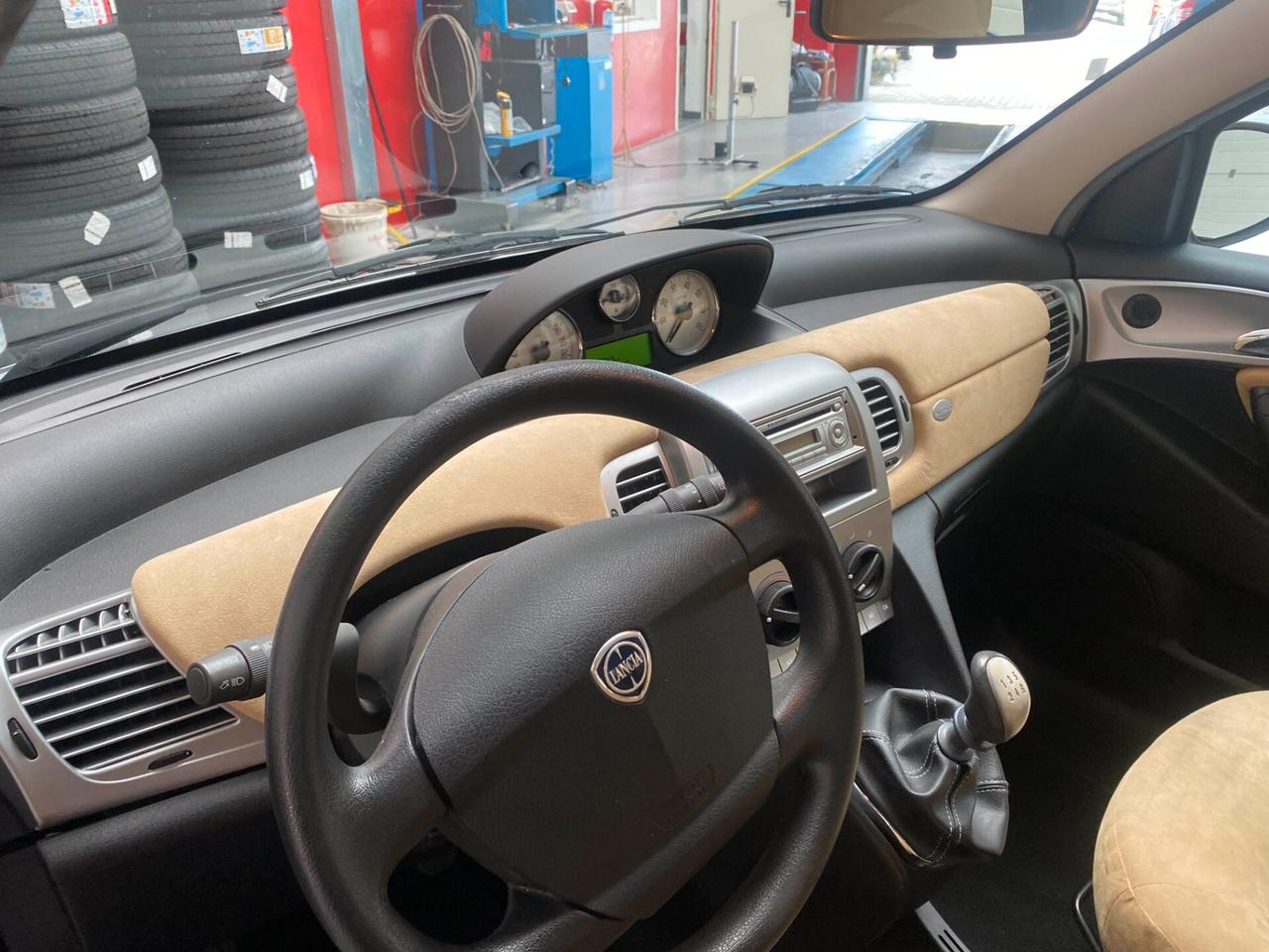 Lancia Ypsilon 1.2 Versus