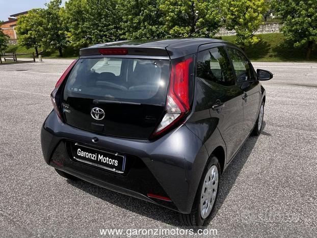 Toyota Aygo Connect 1.0 VVT-i 72 CV 5 porte x...