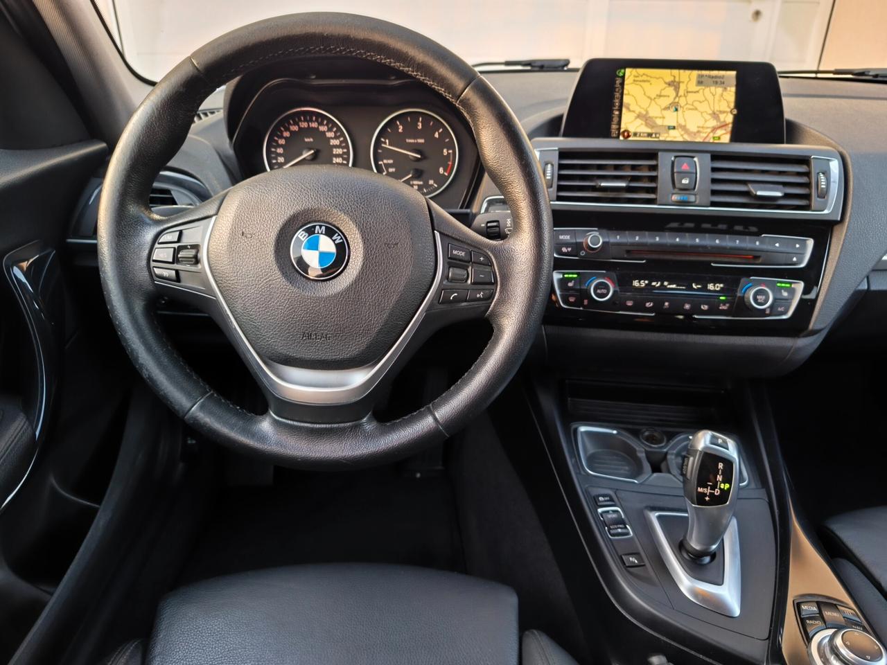 Bmw 118 118d 5p. Urban