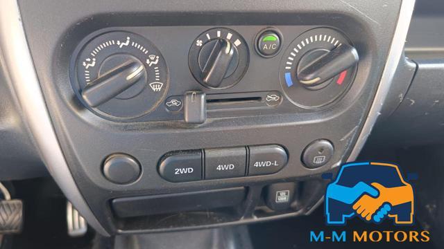 SUZUKI Jimny 1.3i 16V cat 4WD JLX