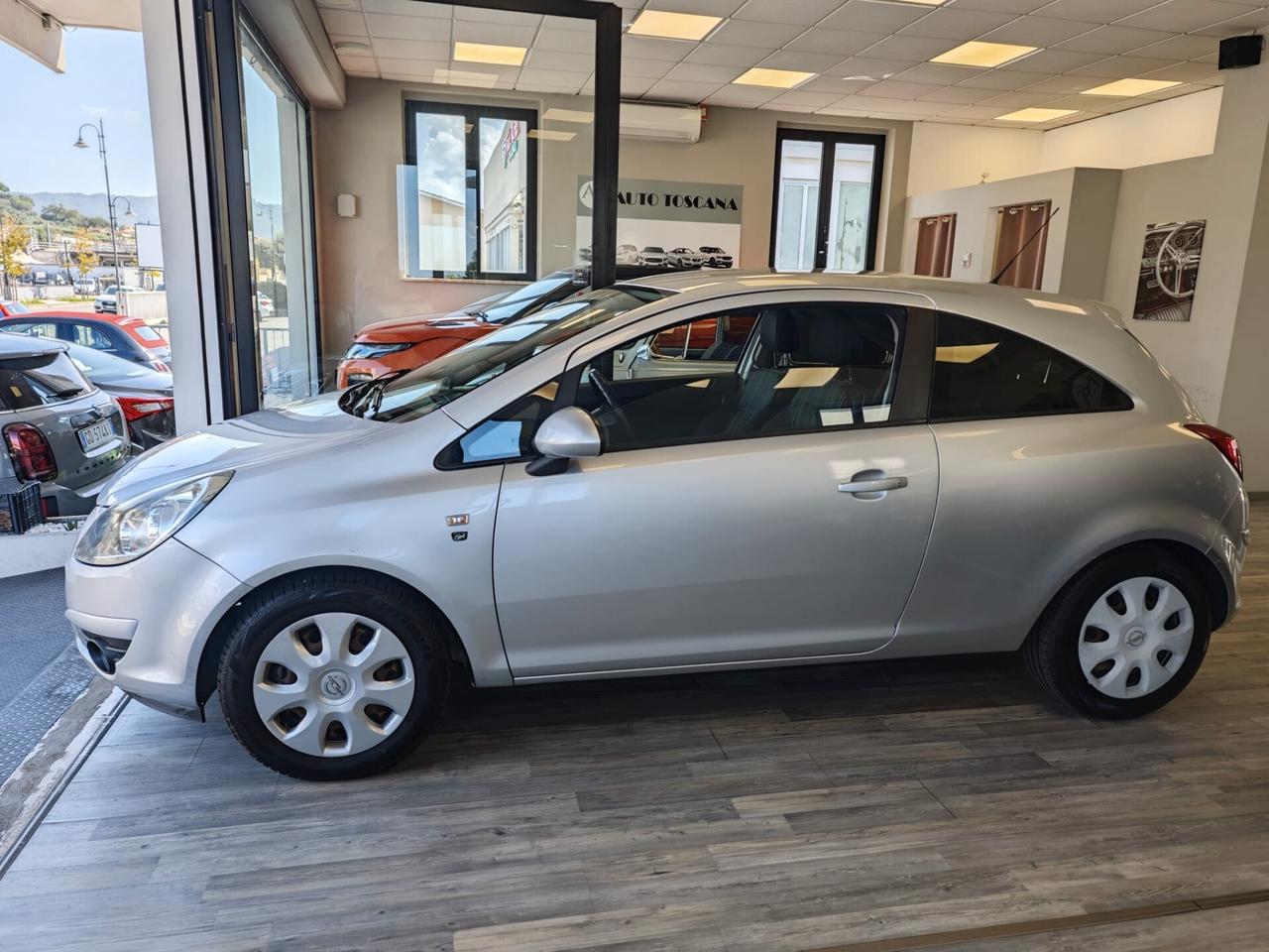 Opel Corsa 1.2 3 porte b-color