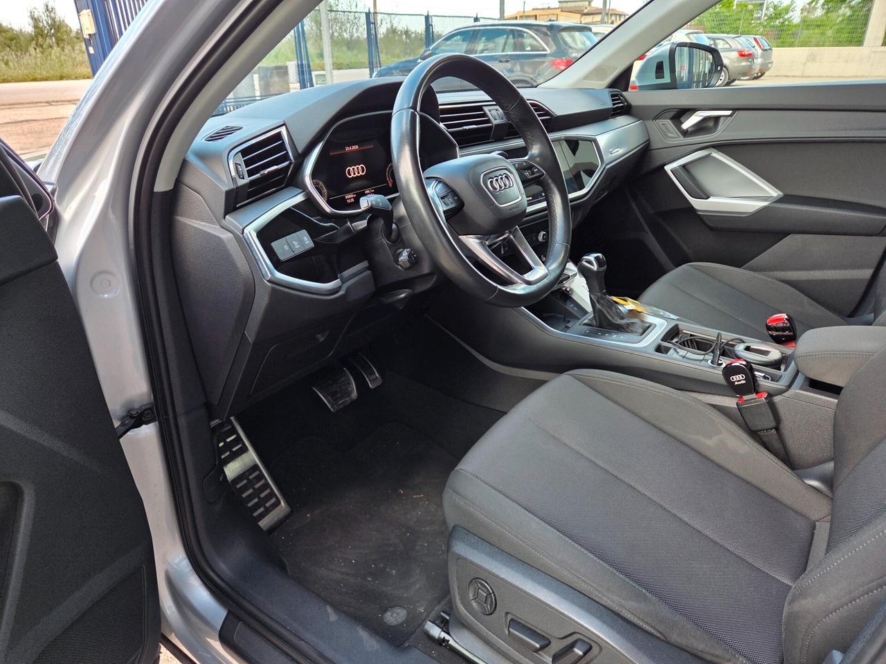 Audi Q3 35 TDI S tronic Business
