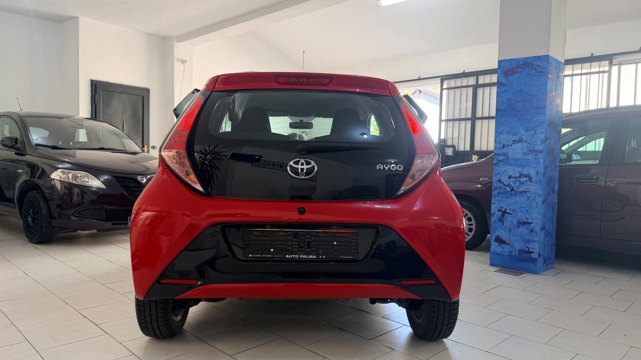 Toyota Aygo 1.0 VVT-i 69 CV 5 porte x-play automatica