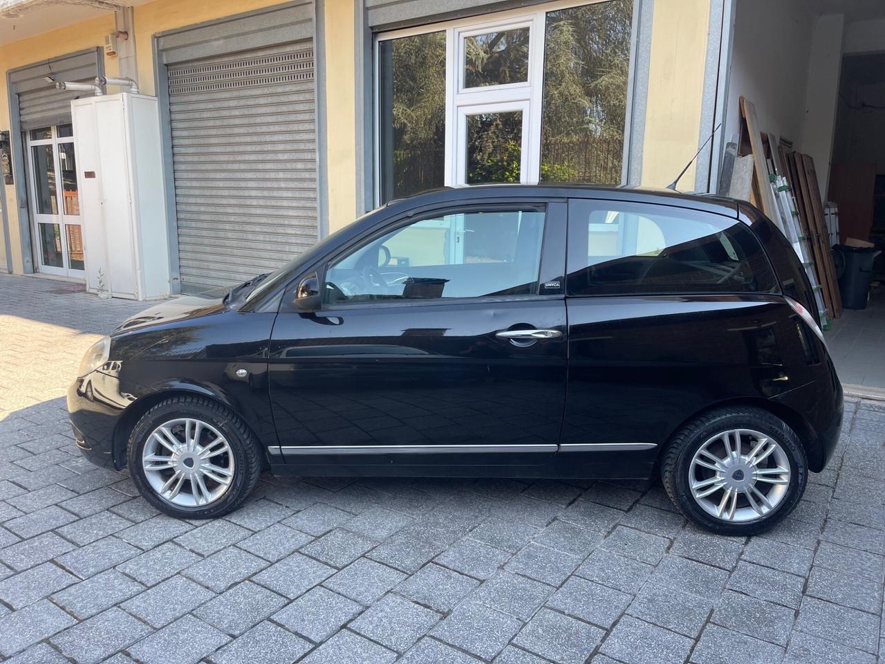 Lancia Ypsilon 1.2 69 CV Unyca