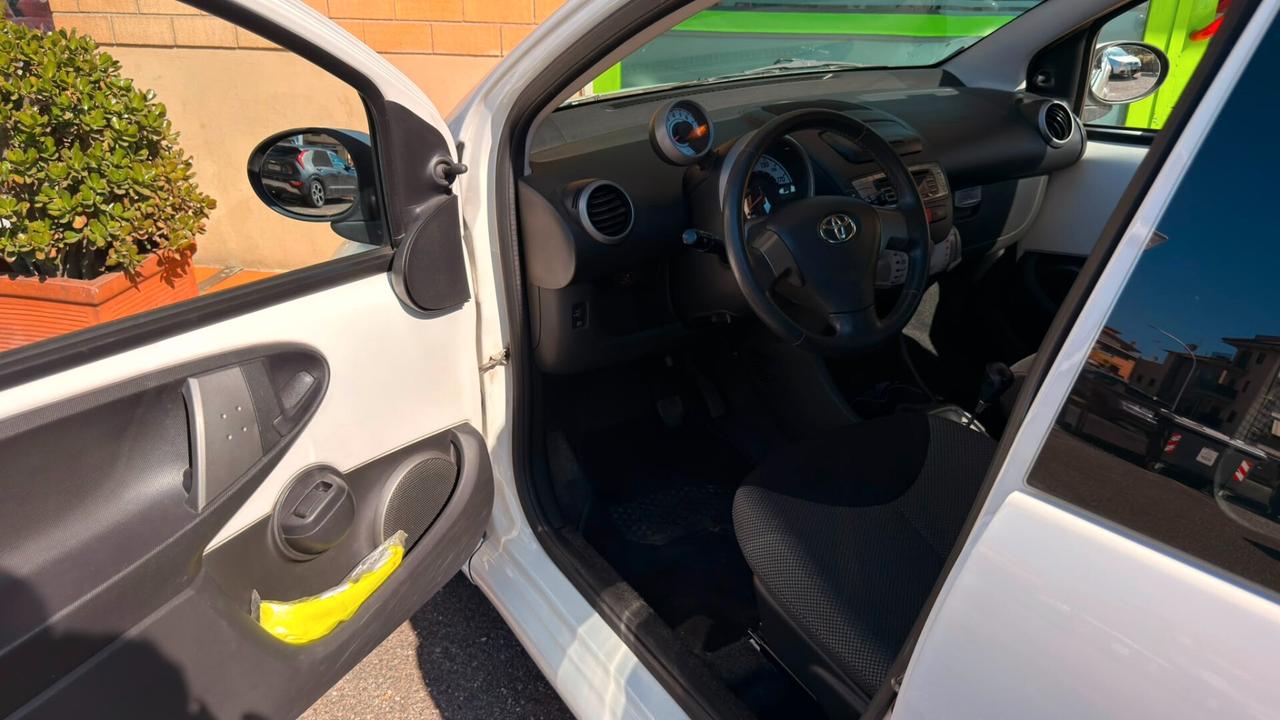 Toyota Aygo 1.0 12V VVT-i 5 porte Lounge Connect MMT