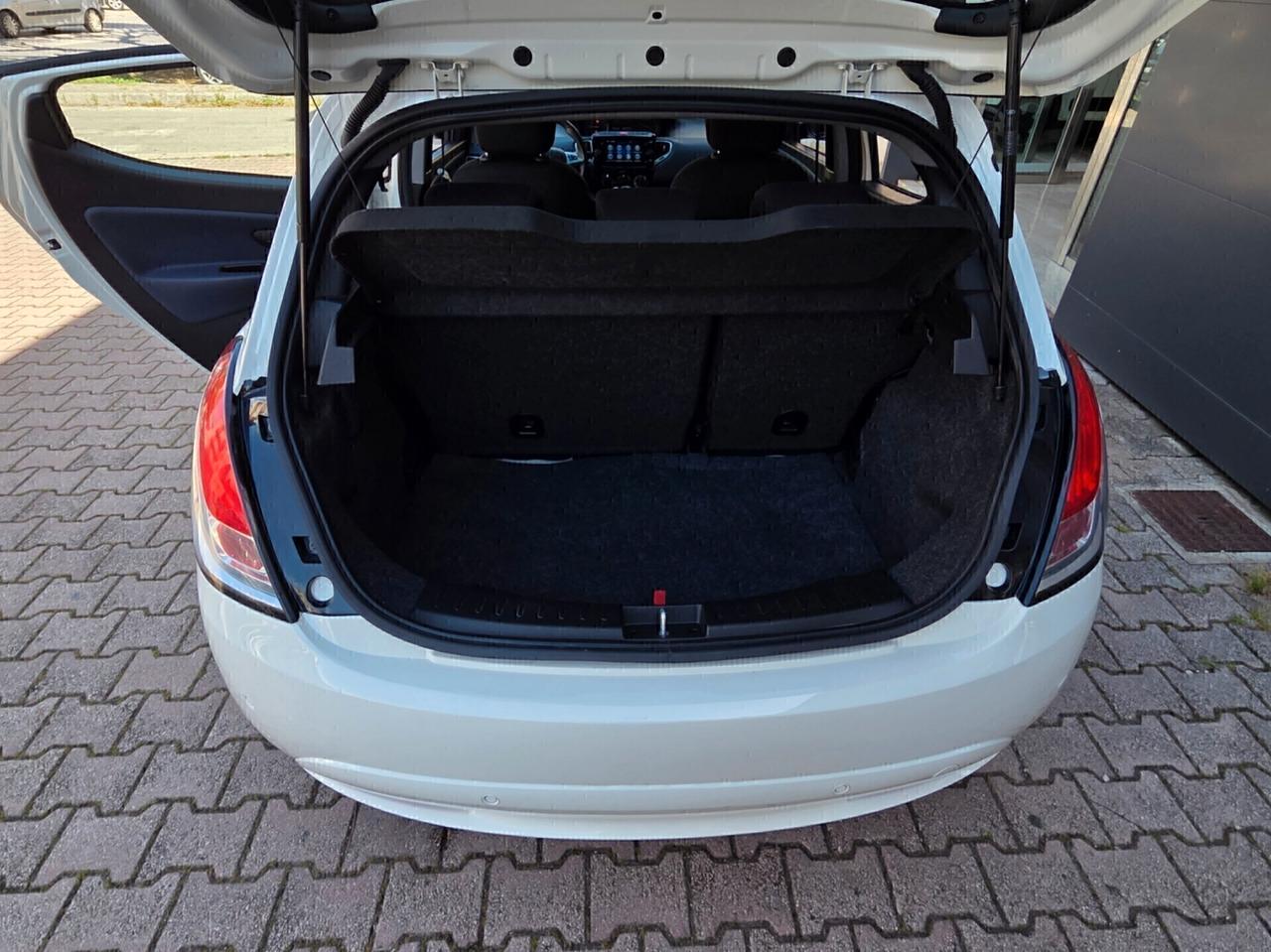 Lancia Ypsilon 1.0 Hybrid 5 porte S&S Platino