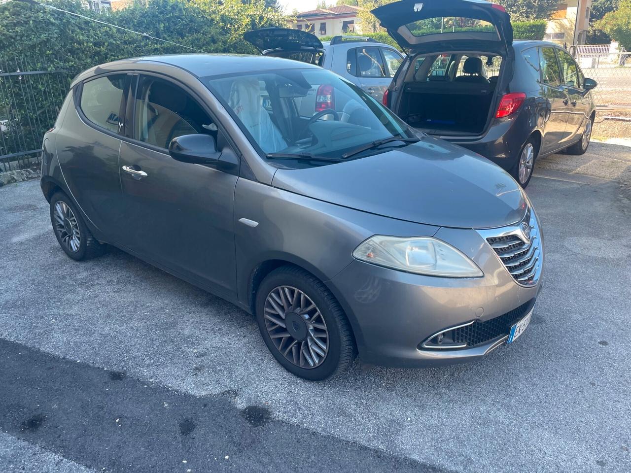 Lancia Ypsilon 1.2 69 CV 5 porte Silver