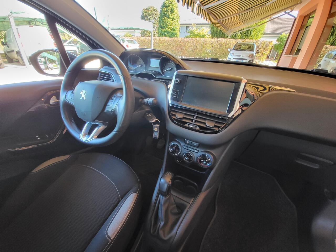 Peugeot 208 208-1.2 benz/gpl