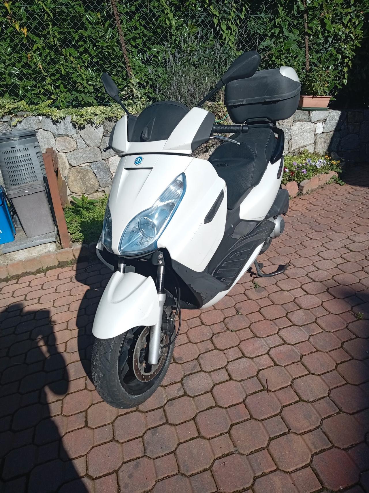 Yamaha X-Max 250 BAULETTO / ANTIFURTO