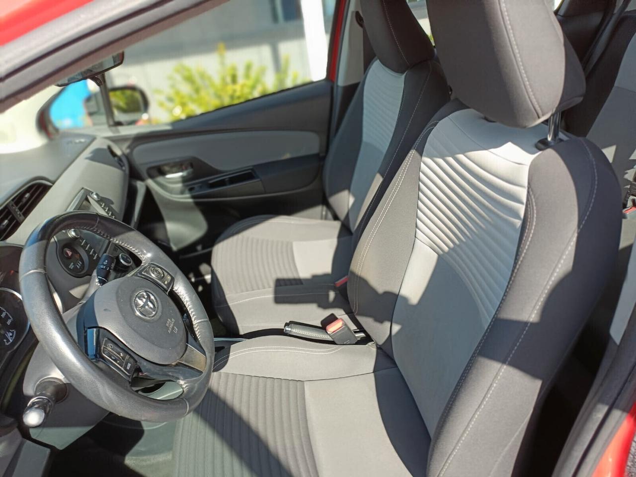 Toyota Yaris 1.5 Hybrid 5 porte Cool NEOPATENTATI