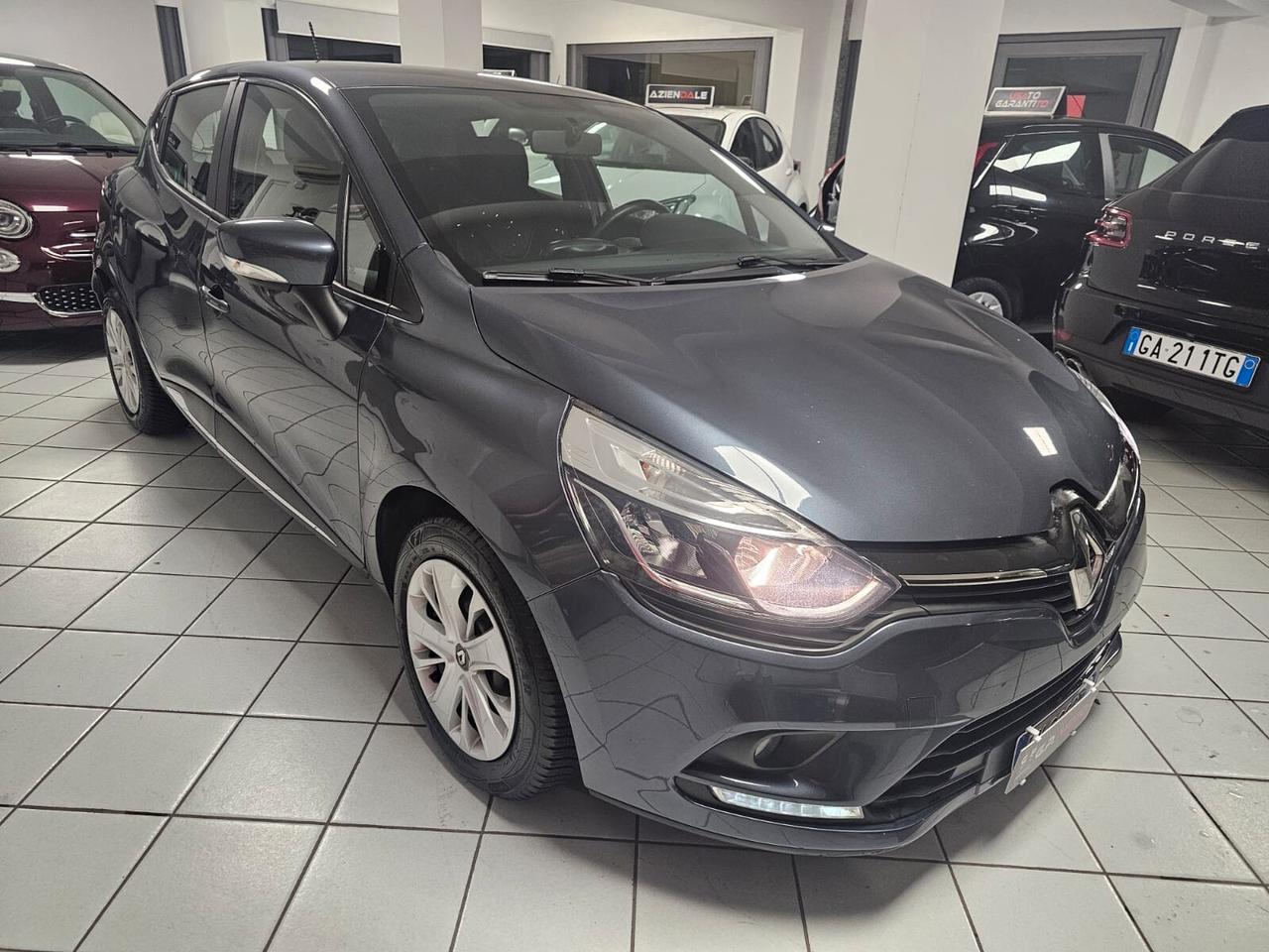 Renault Clio TCe 12V 75 CV 5 porte Moschino Intens