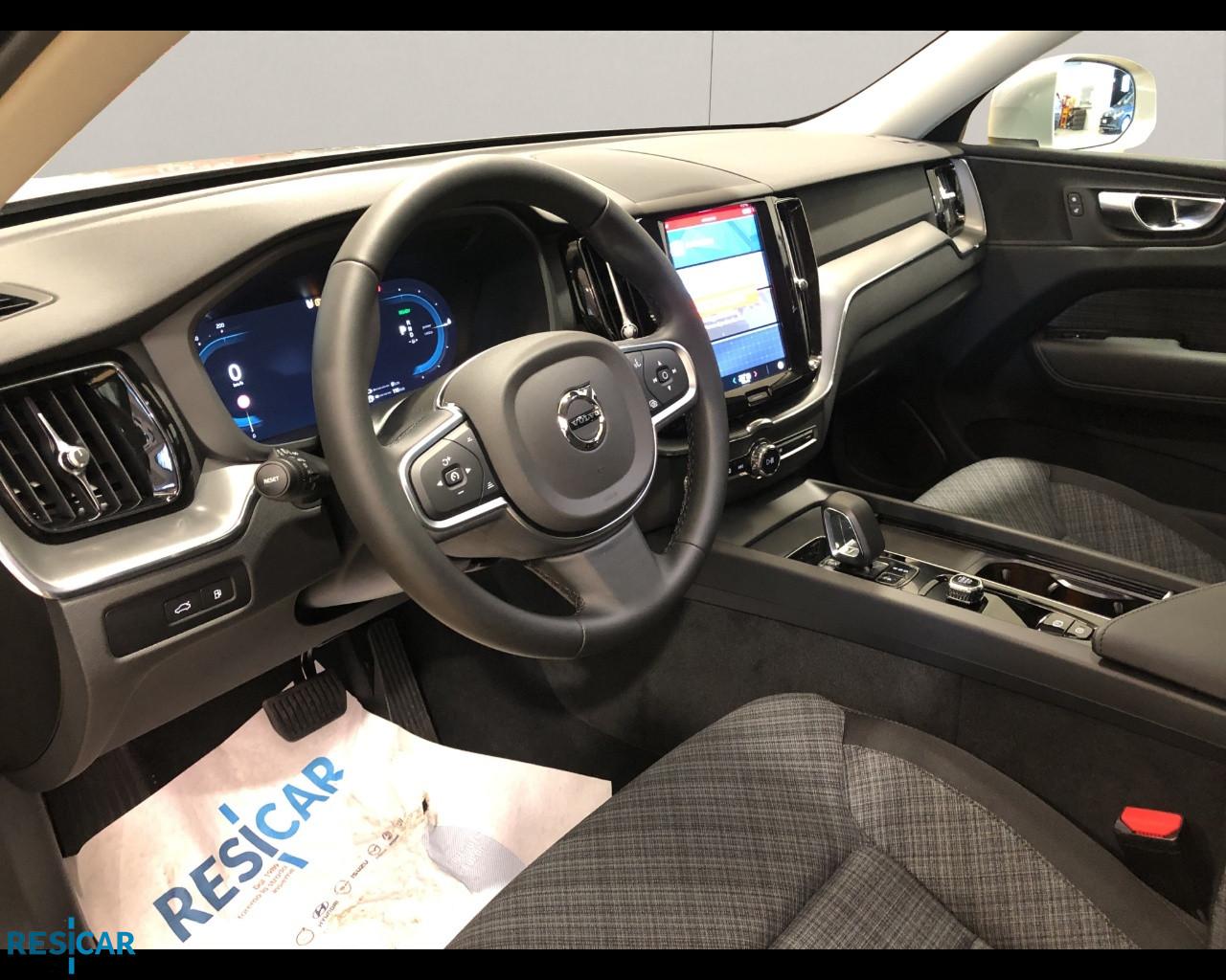 VOLVO XC60 RECHARGE T6 AWD PLUG-IN CORE BRIGHT