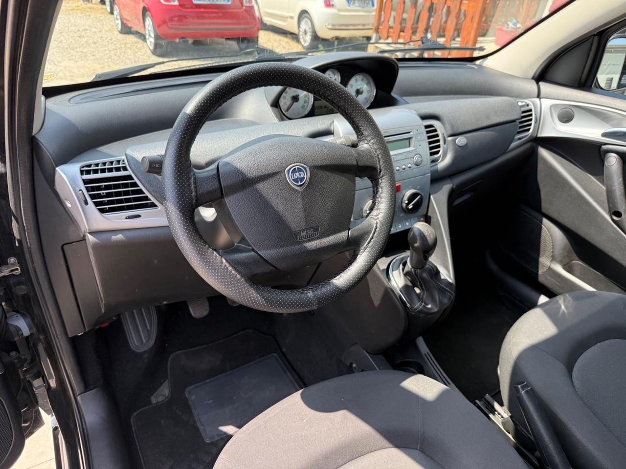 Lancia Ypsilon 1.3 MJT 75 CV Unyca