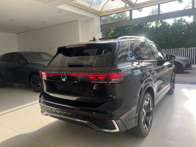 VOLKSWAGEN Tiguan 2.0 TDI 150 CV DSG R-Line Plus da ?519,00 mensili
