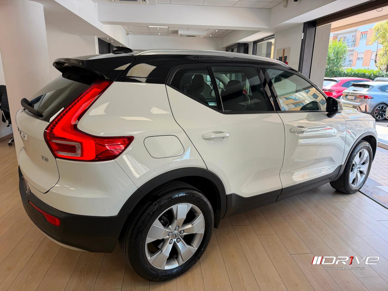 VOLVO XC40 (2017-->) XC40 T2 Momentum