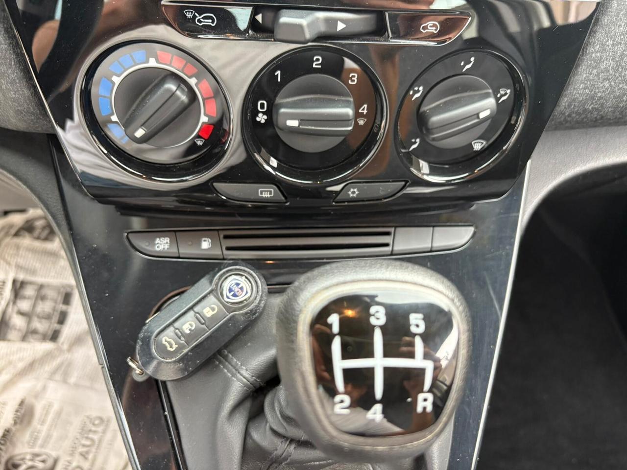 Lancia Ypsilon 1.2 69 CV 5 porte GPL Alberta Ferretti