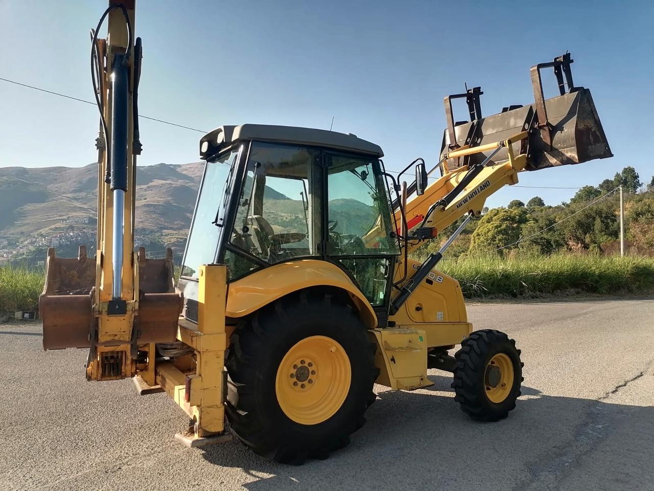 Terna Seminuova New-Holland LB110 B