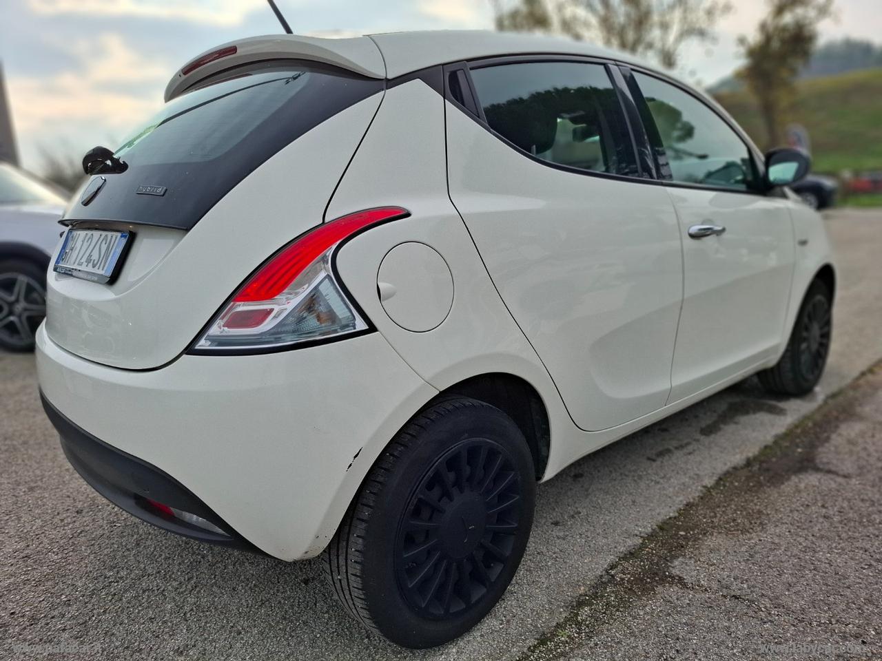 LANCIA Ypsilon 1.0 FireFly 5p.S&S Hybrid Silver