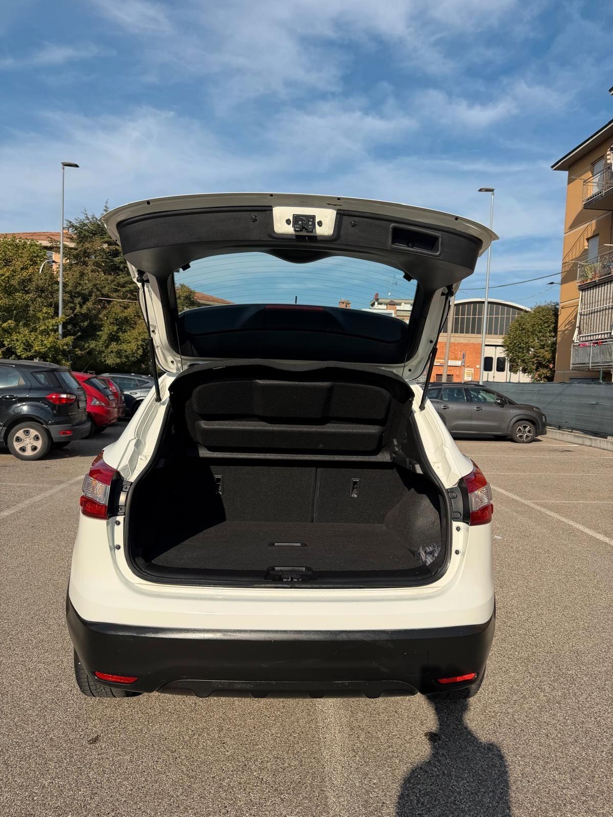 Nissan Qashqai 1.2 - NEOPATENTATI - 12 MESI DI GARANZIA -