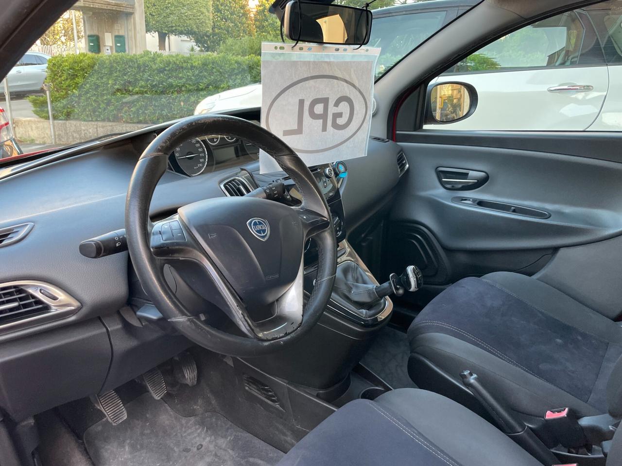 Lancia Ypsilon 1.2 69 CV 5 porte GPL Ecochic Gold