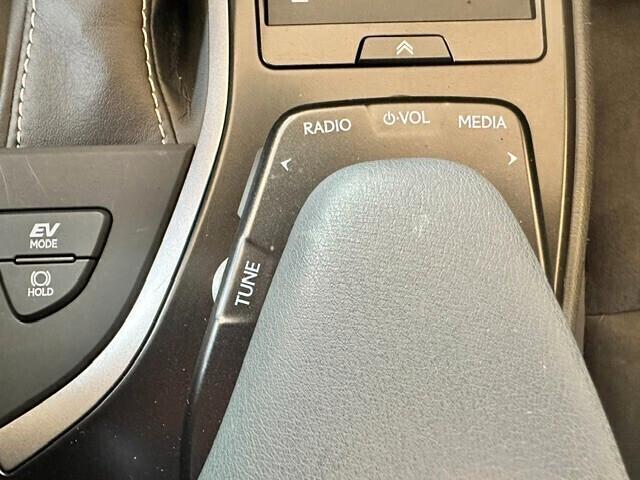 Lexus UX Hybrid Business