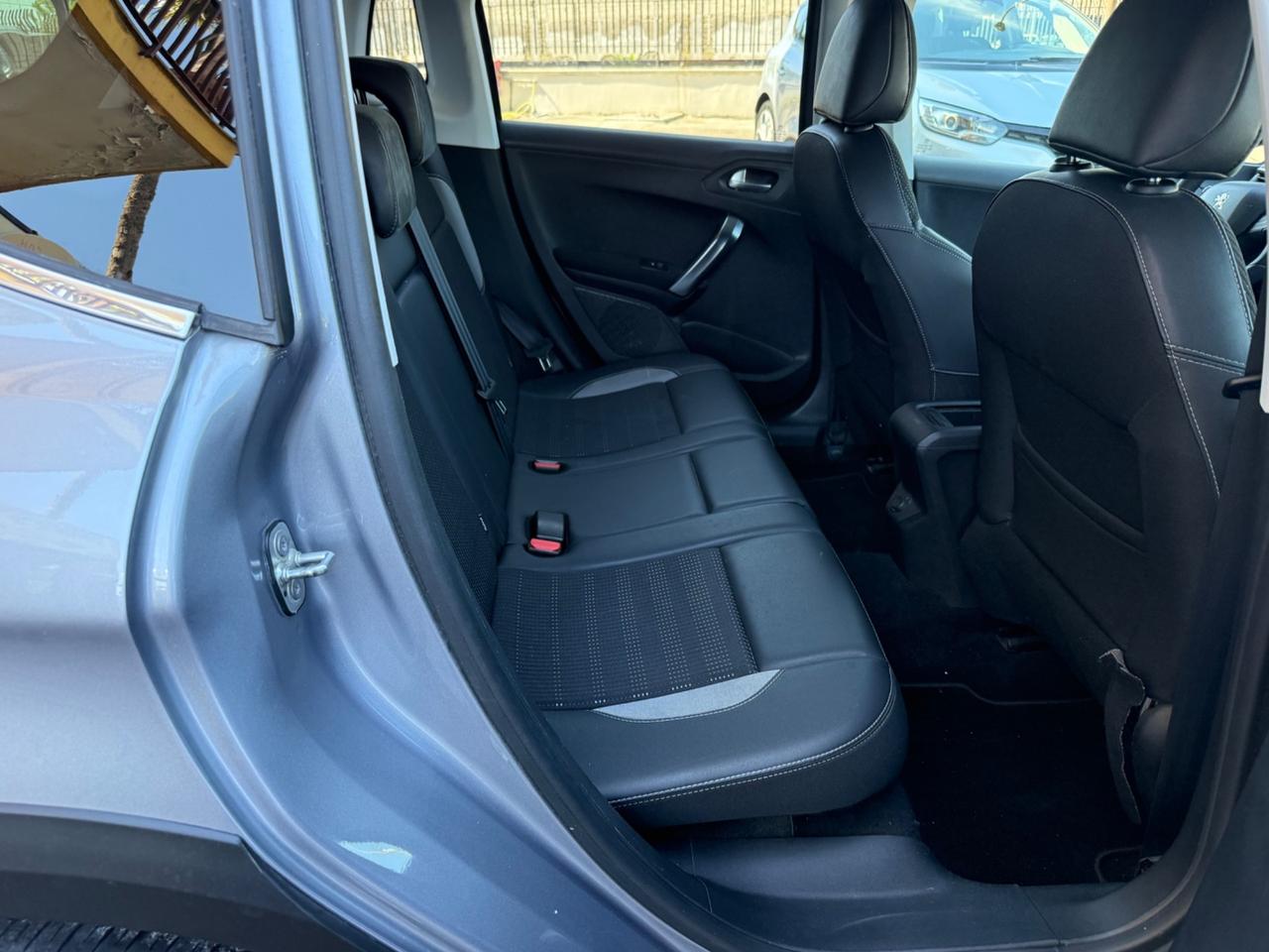 Peugeot 2008 BlueHDi 100 S&S Black Matt