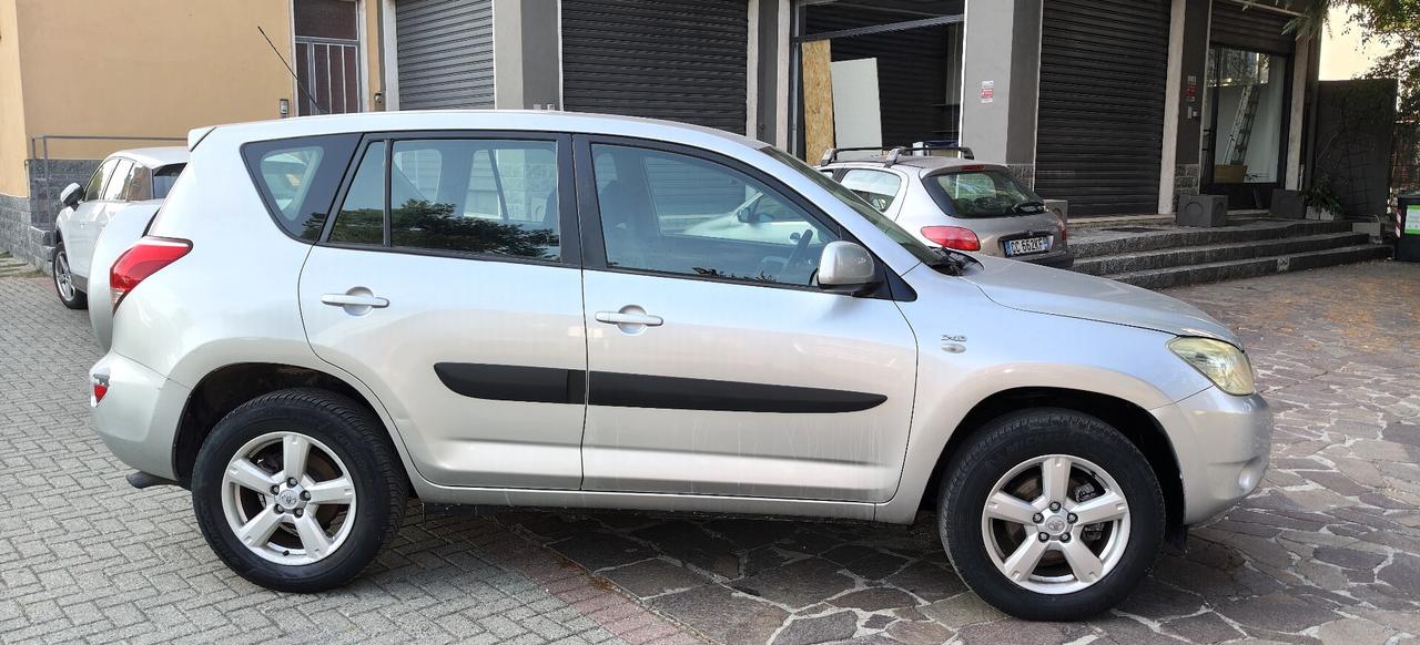 Toyota RAV 4 2.2 D-4D 136 CV Luxury