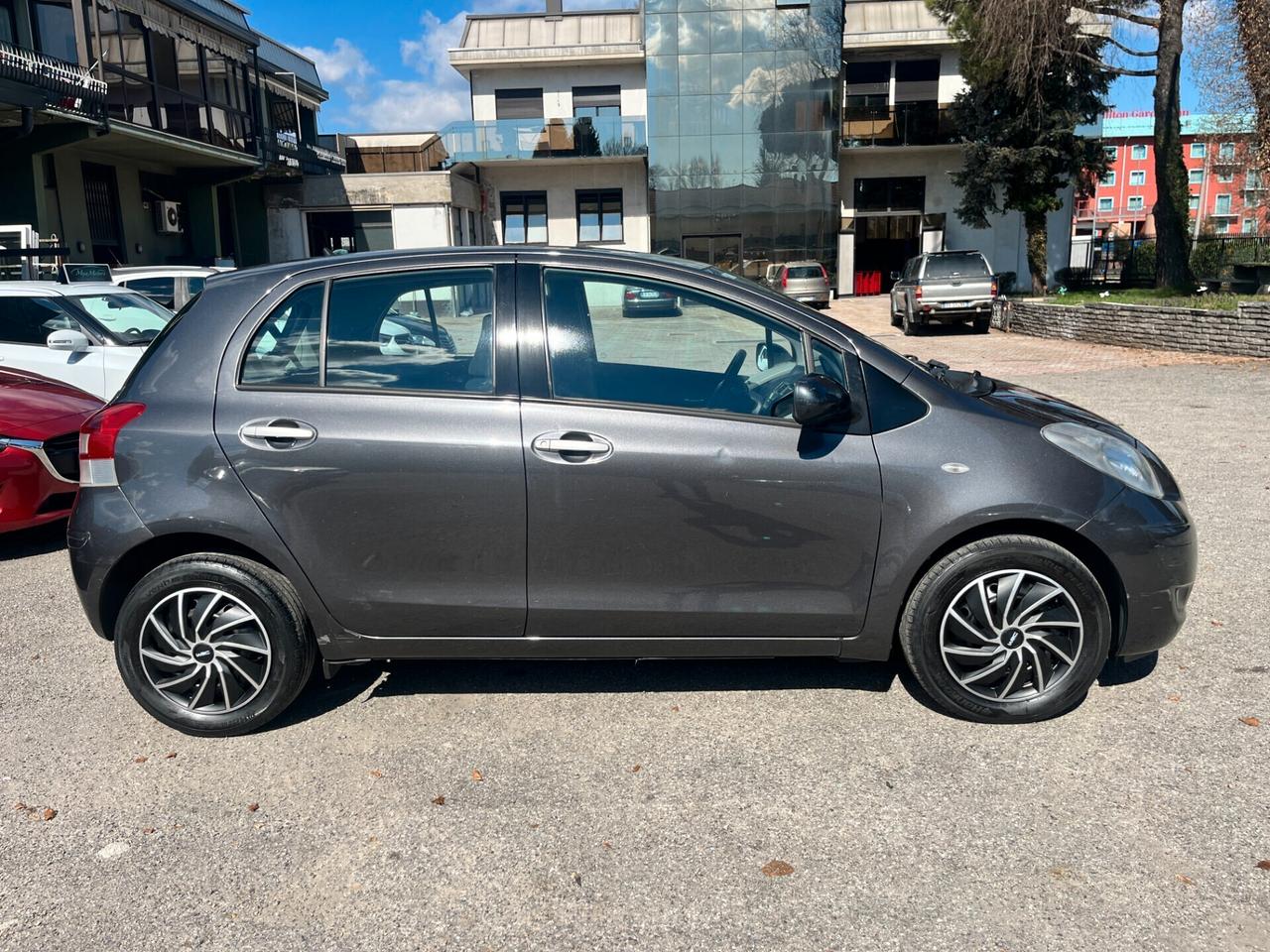 Toyota Yaris 1.3 5 porte Sol