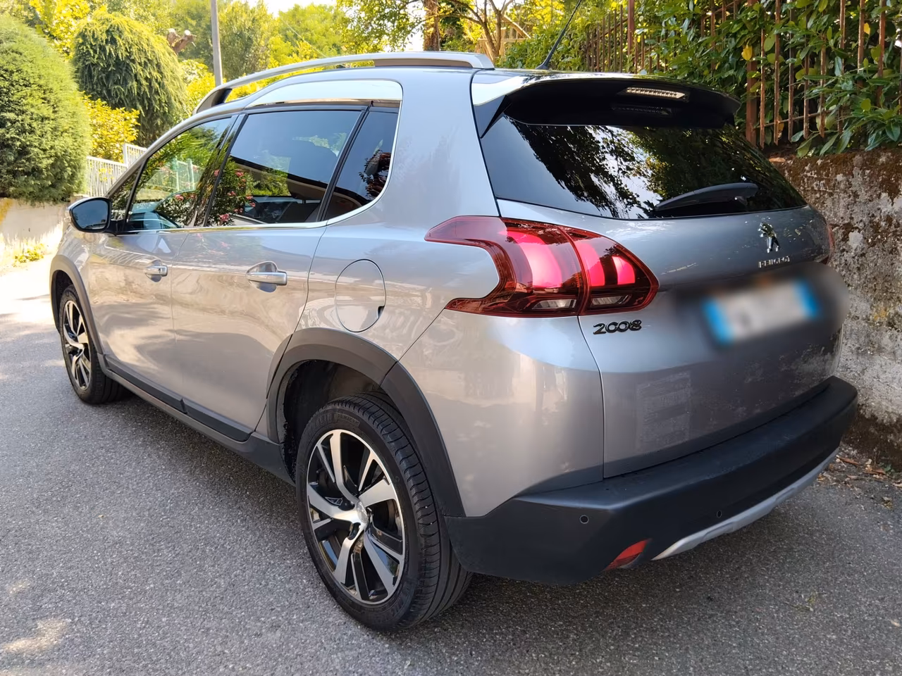 Peugeot 2008 BlueHDi 120 EAT6 S&S Allure