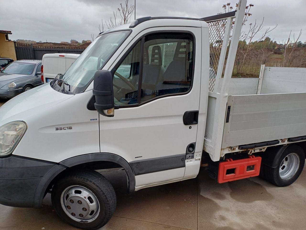 IVECO DAILY 35/E CON SPONDA IDRAULICA