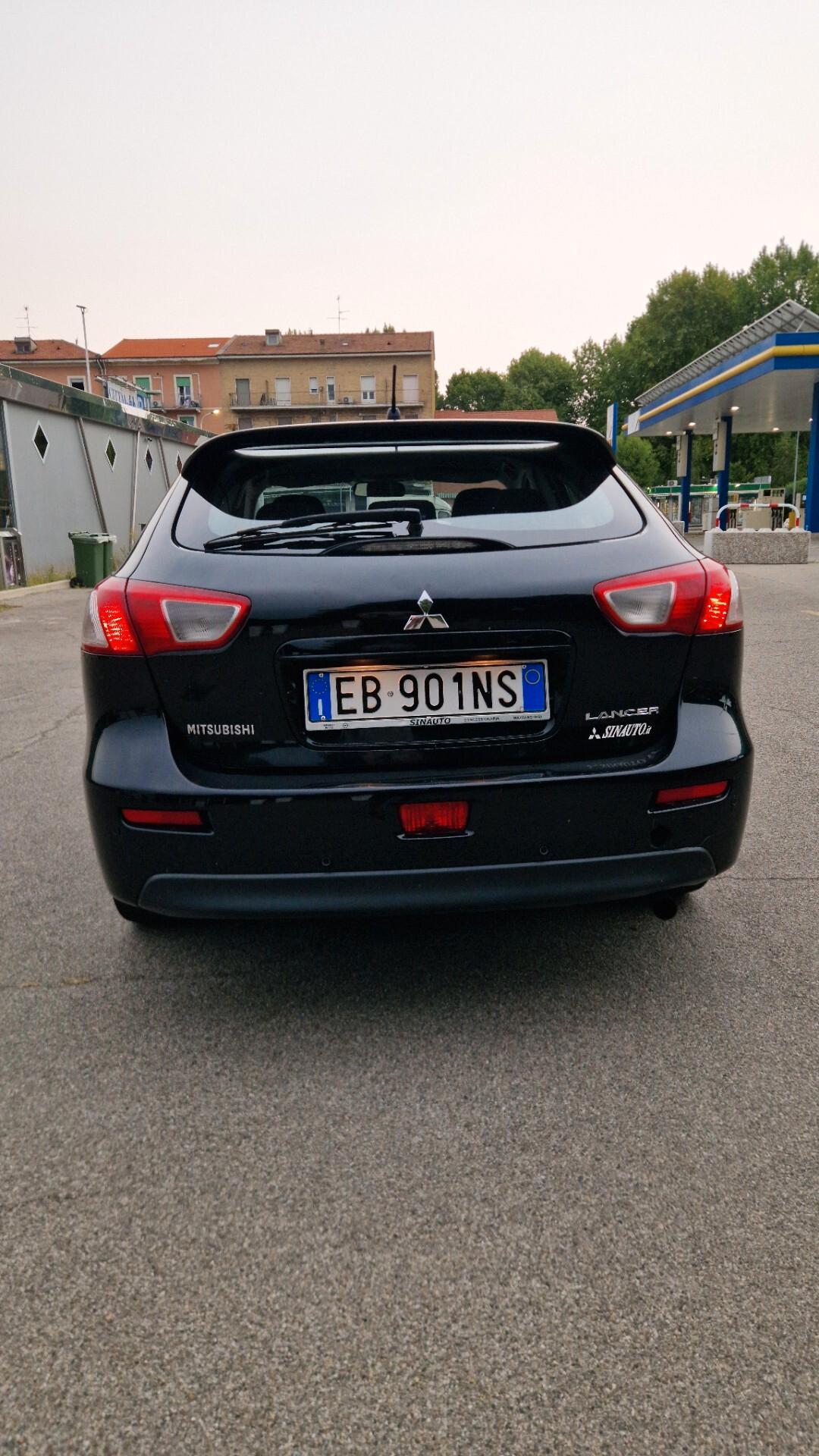 Mitsubishi Lancer 1.8 5p. Sportback Invite