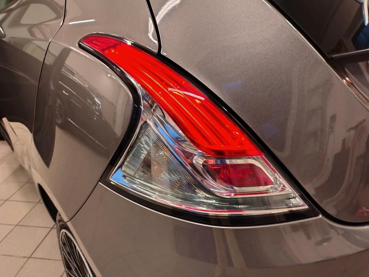 LANCIA YPSILON 1.0 HYBRID OK NEOPATENTATI