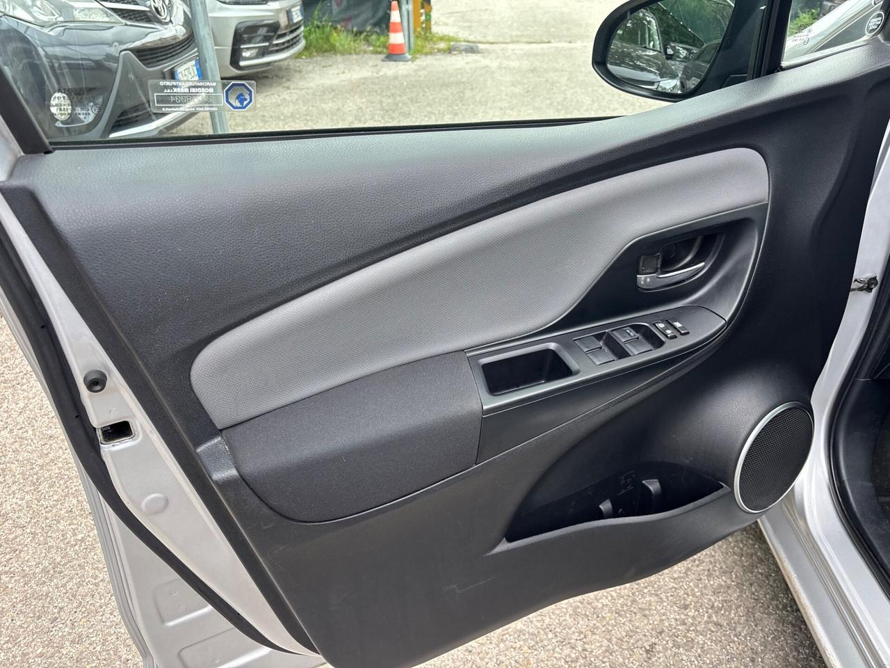 Toyota Yaris 1.5 Hybrid 5 porte Style OK NEOPATENTATI