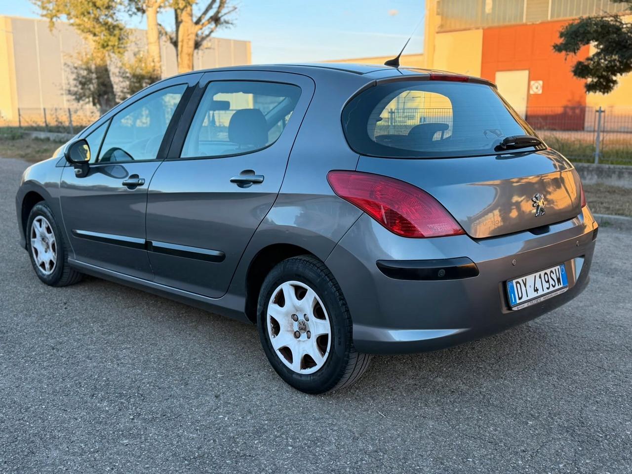 Peugeot 308 1.6 HDi 90CV NEOPATENTATI