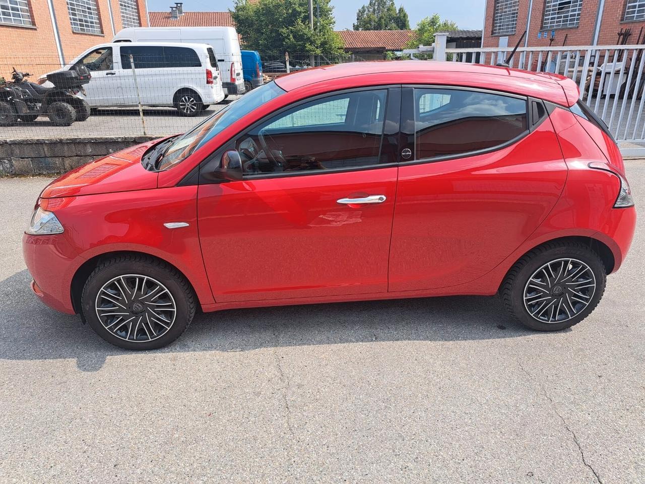 Lancia Ypsilon 1.0 FireFly 5 porte S&S Hybrid Ecochic Gold NESSUN VINCOLO DI FINANZIAMENTO