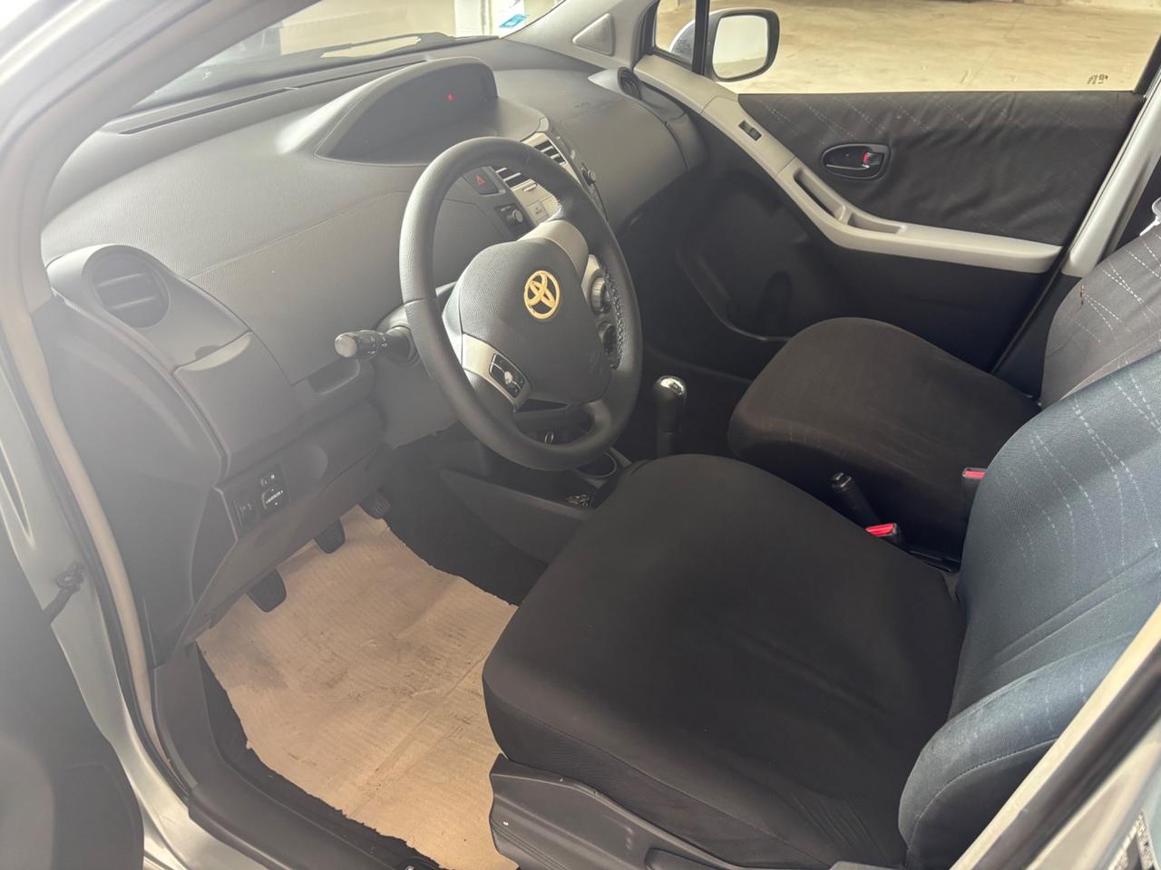 Toyota Yaris 1.0 5 porte